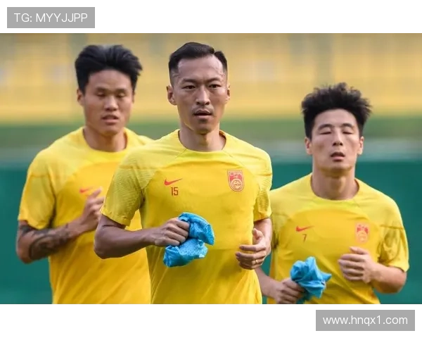 中国足球队备战世预赛新征程 球员状态持续回升 战术布局全新调整