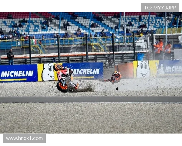 MotoGP赛季焦点：全新赛事规则与车手动态引发激烈角逐与关注