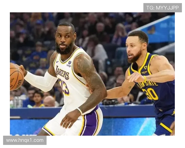 NBA最新动态：詹姆斯领衔湖人迎战勇士库里复出状态火热