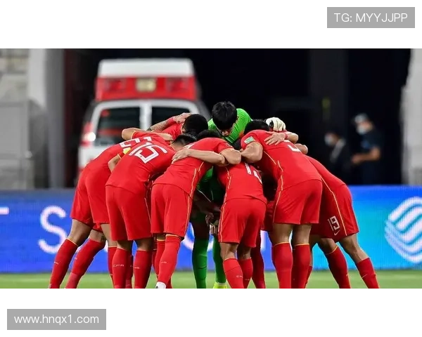 国足新星闪耀亚洲赛场展现顽强拼搏精神引燃全国球迷热情