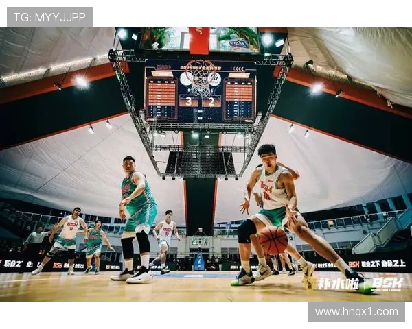 中国篮球联赛迎来新赛季 强队对决火花四溅 球迷期待激烈赛事精彩纷呈