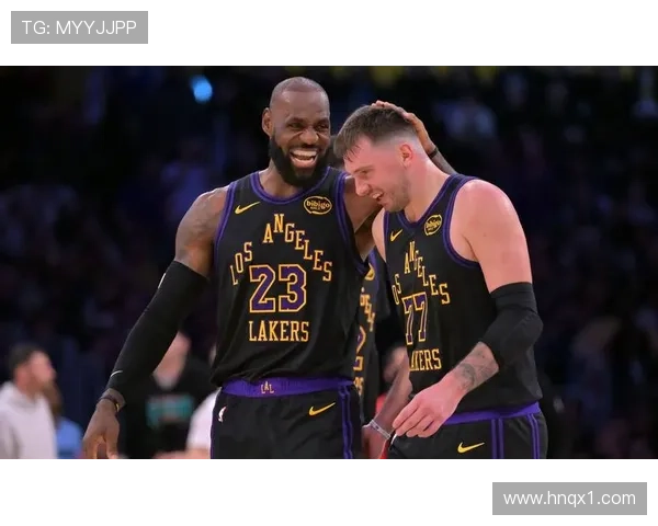 湖人逆转勇士上演惊天反扑詹姆斯关键时刻再显统治力强势振奋球队士气